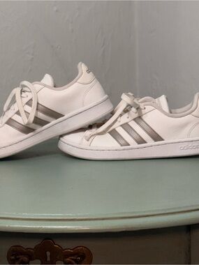 adidas Grand Court Low Top Lace Up Sneakers Women's Cloud White/Platinum 6.5